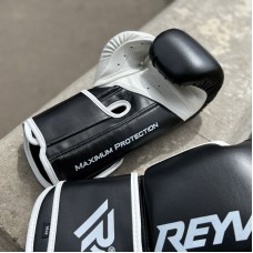 Боксерские перчатки Reyvel maximum protection черно-белые
